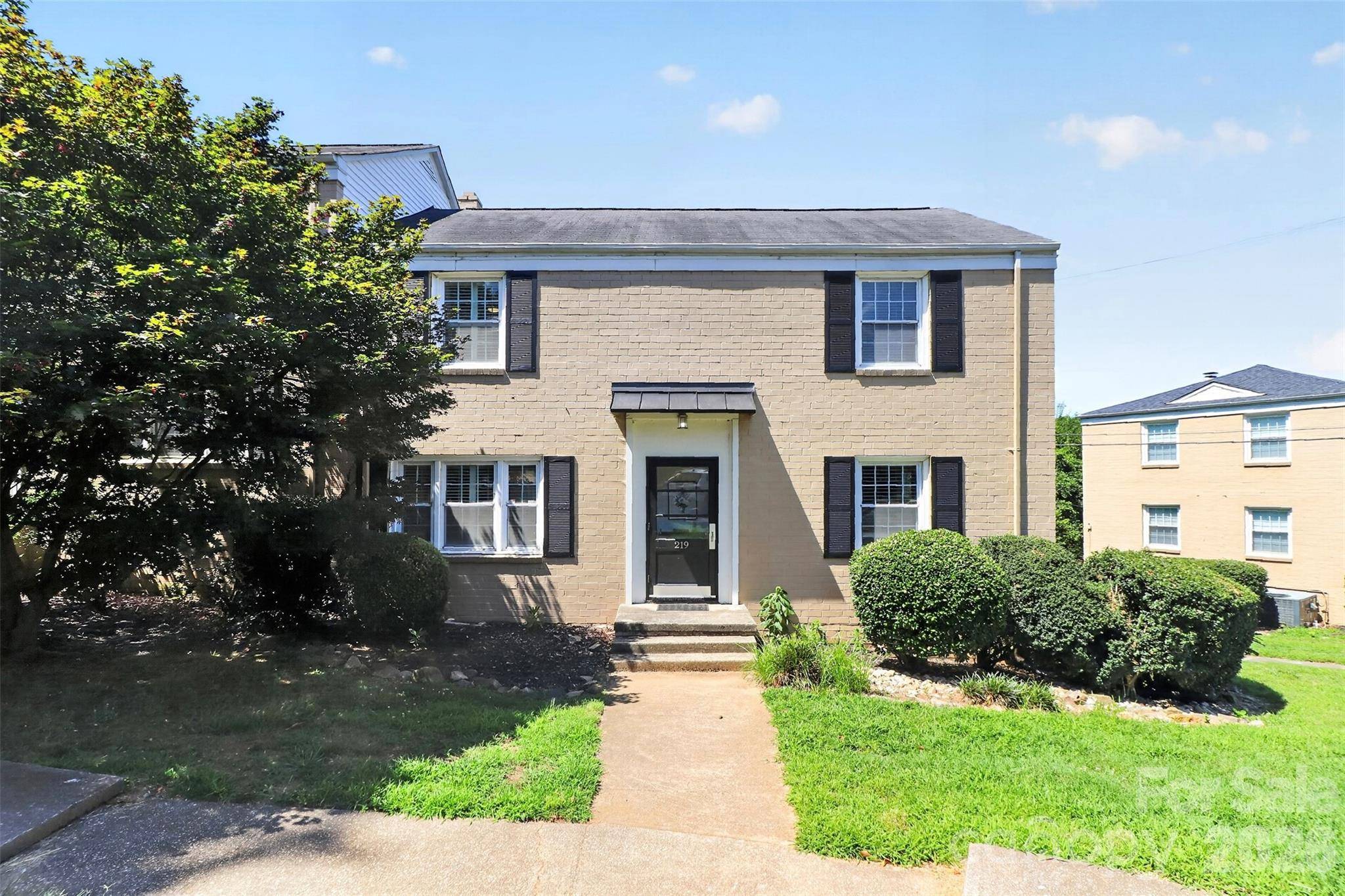 219 Wakefield DR, Charlotte, NC 28209