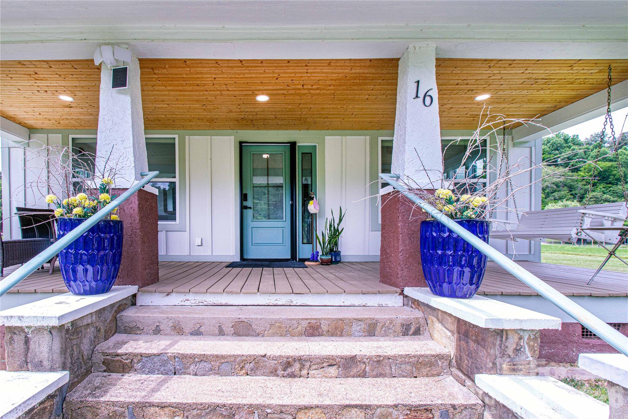 16 Riverside DR, Barnardsville, NC 28709