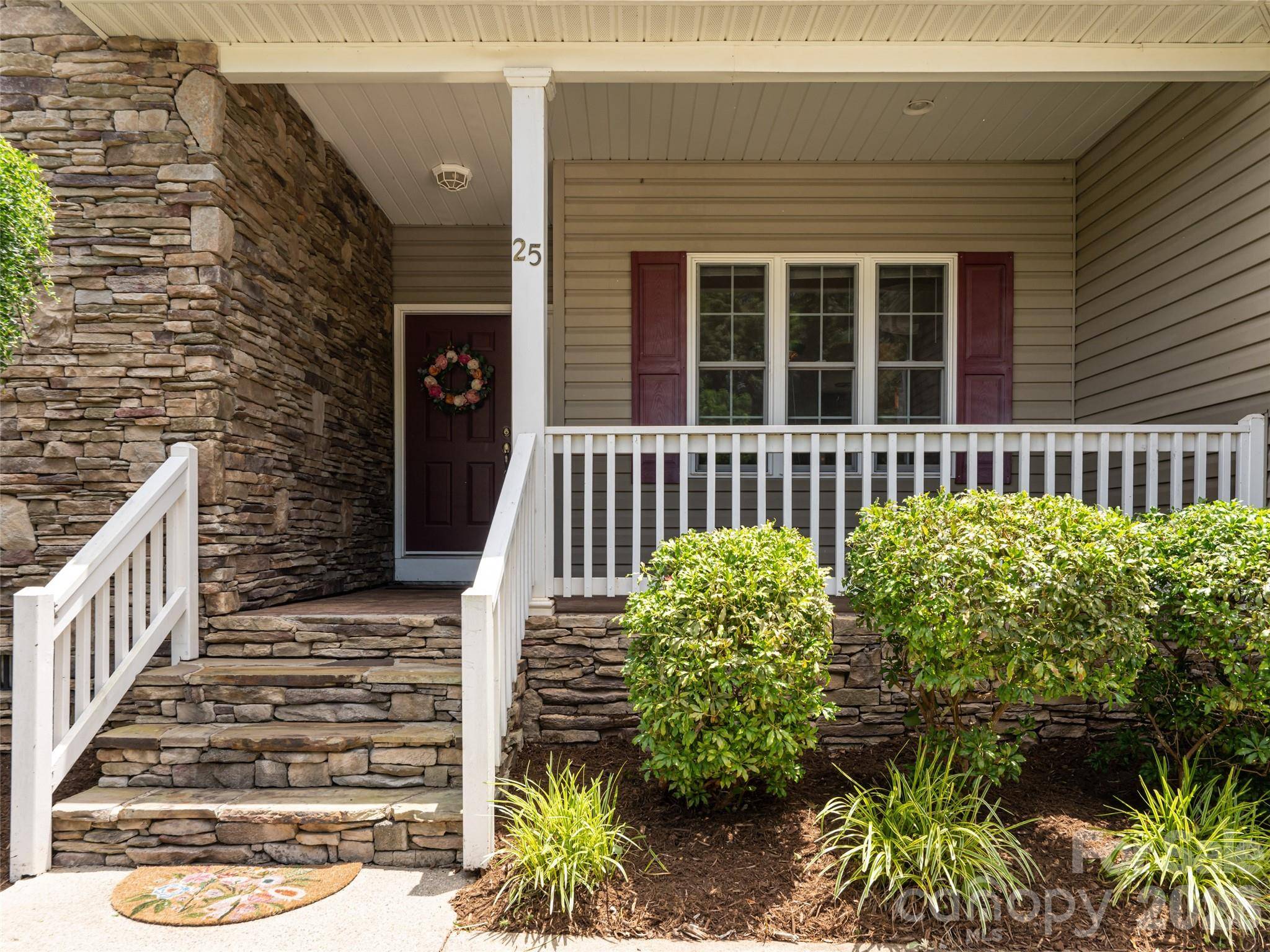25 Driftstone CIR, Arden, NC 28704