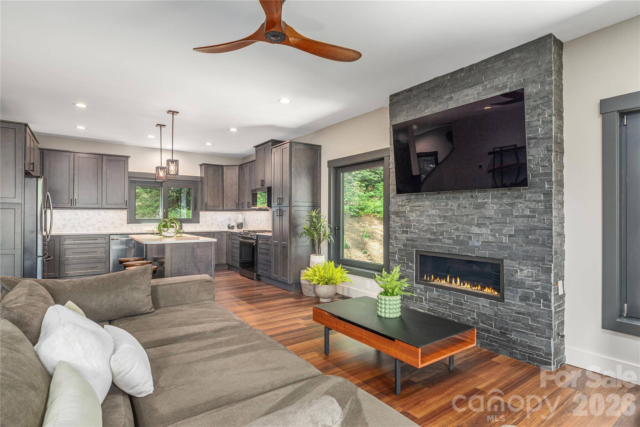 30 Garren View DR, Fairview, NC 28730
