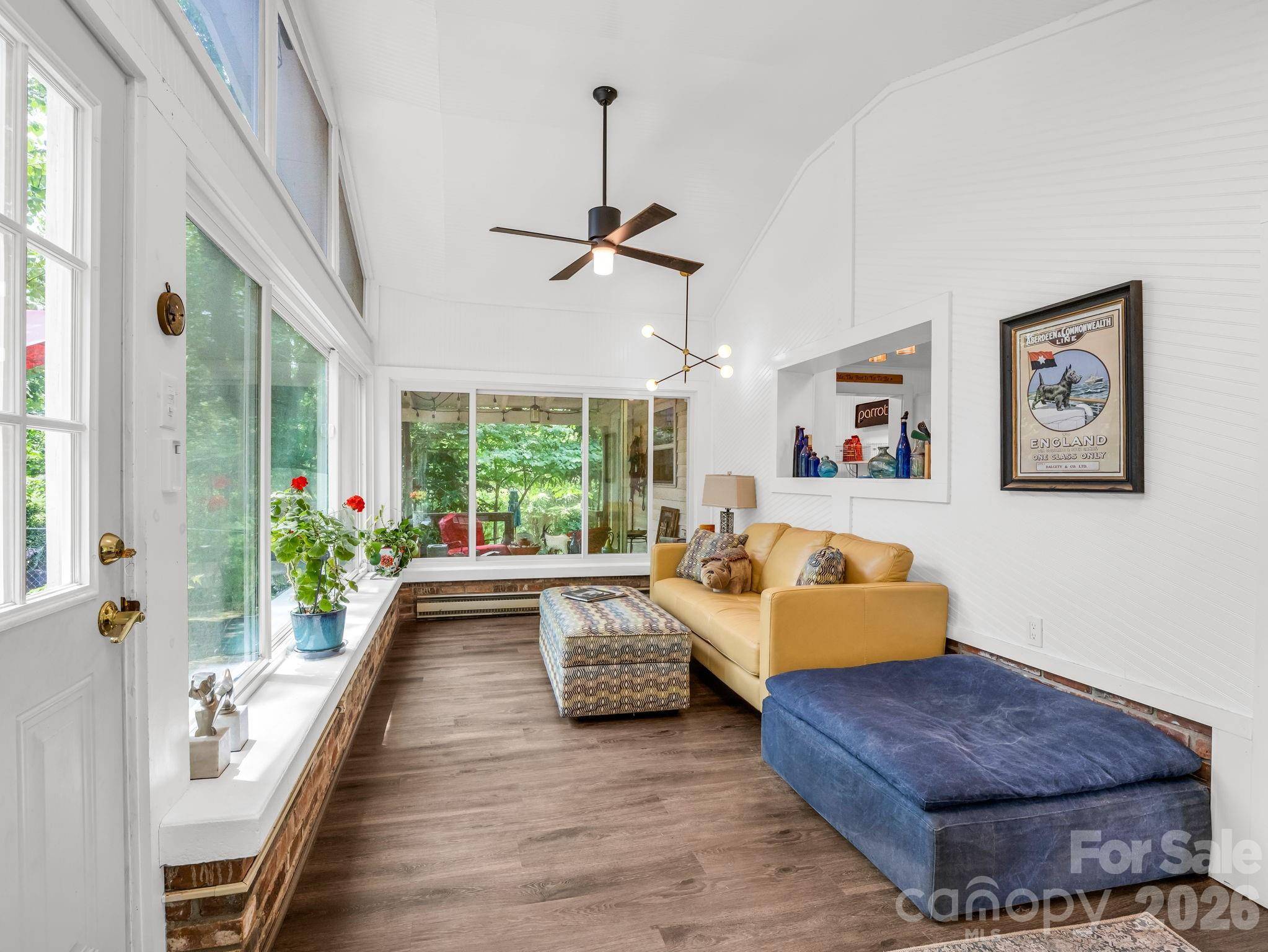 23 Sunset DR, Black Mountain, NC 28711