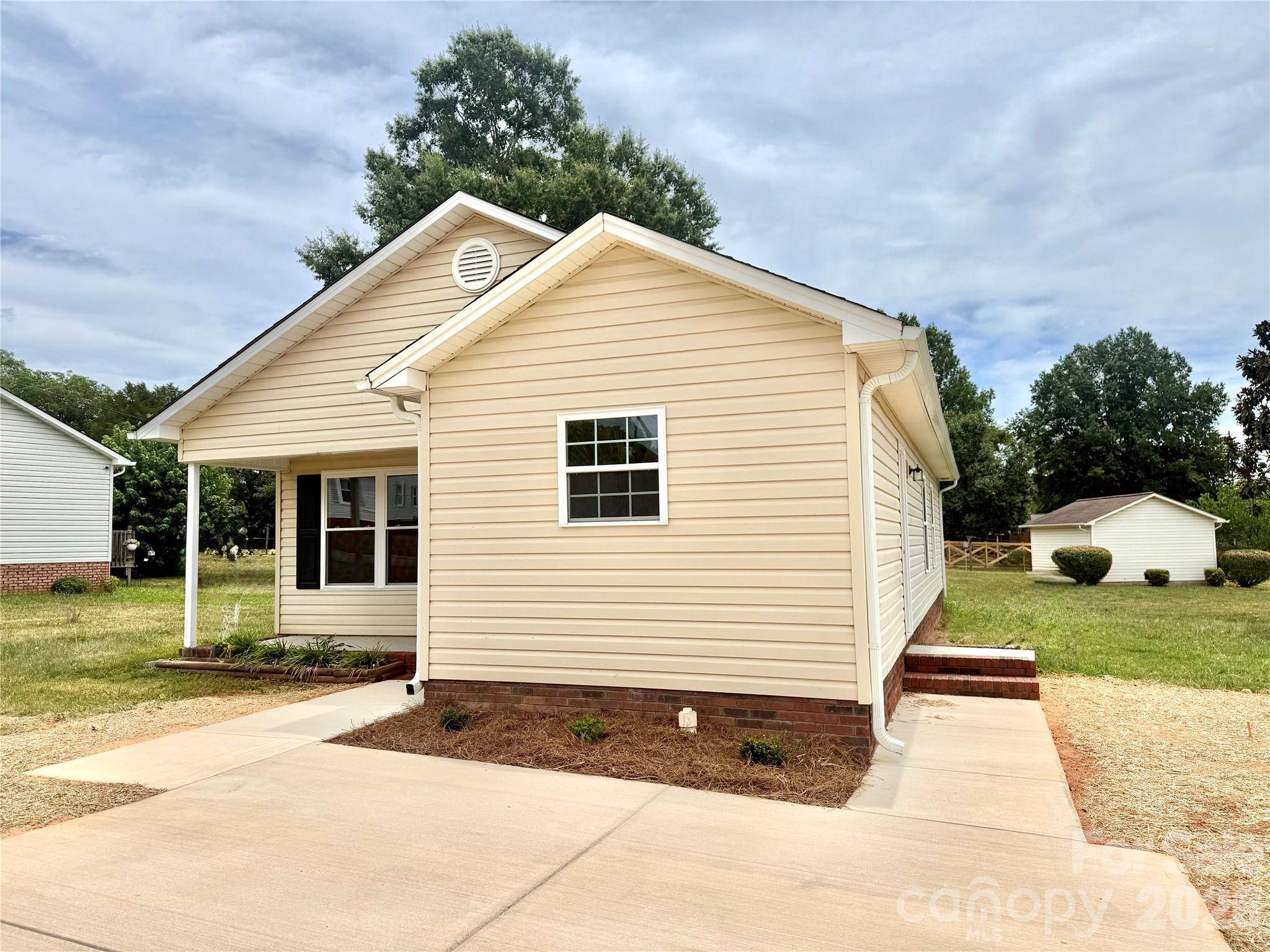 121 S Beaver ST, Landis, NC 28088