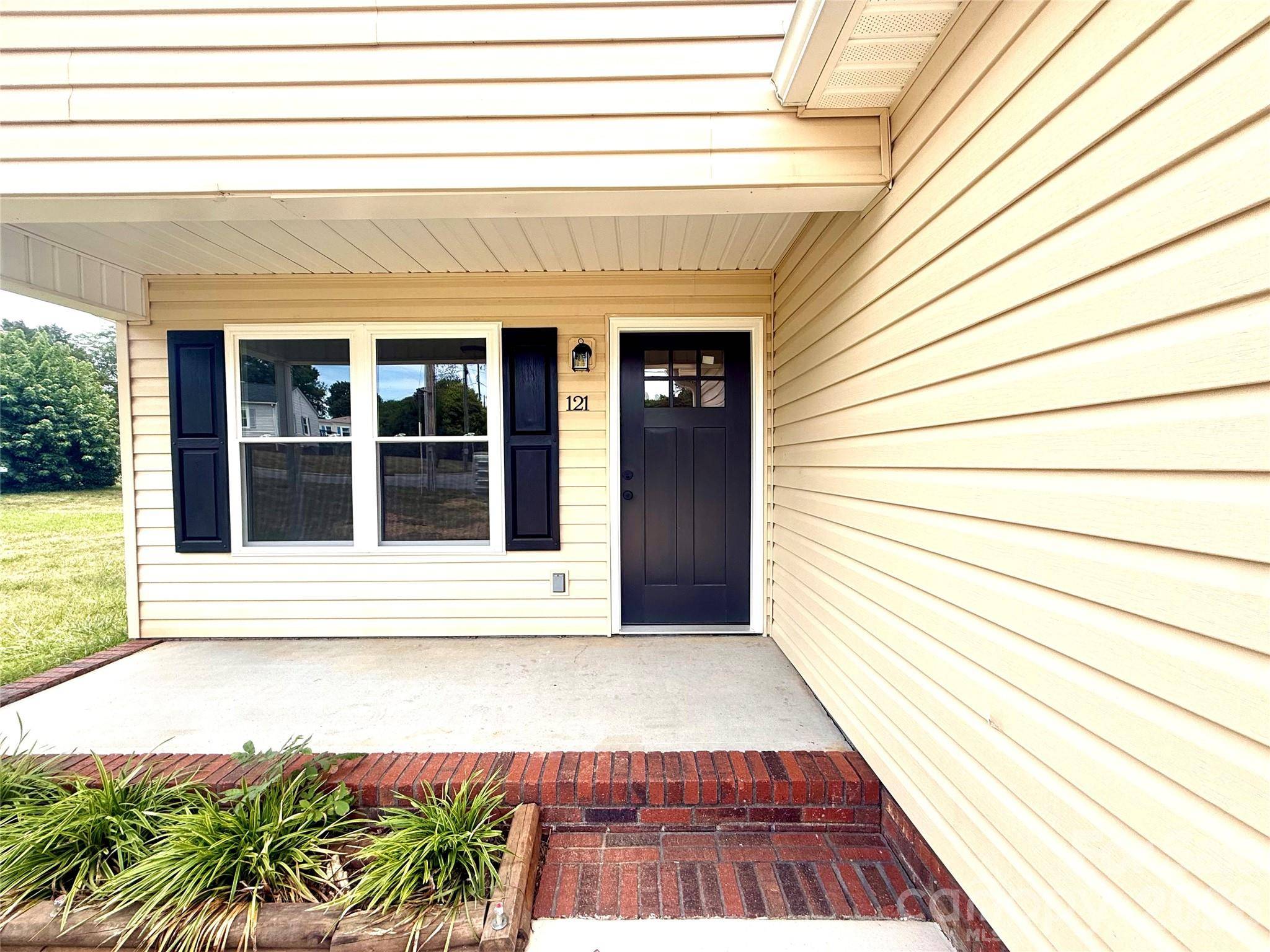 121 S Beaver ST, Landis, NC 28088
