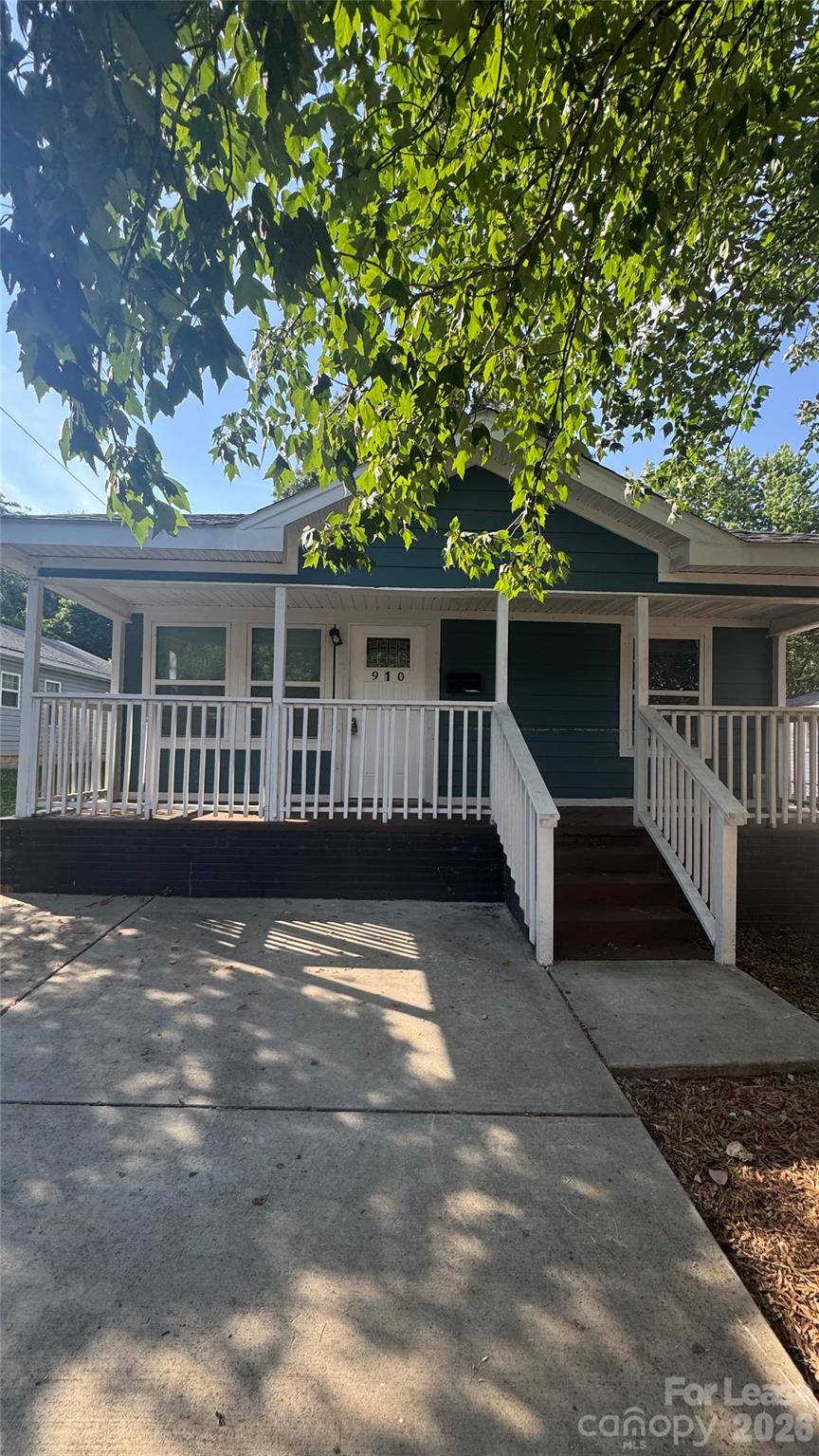 910 Cantwell ST, Charlotte, NC 28208