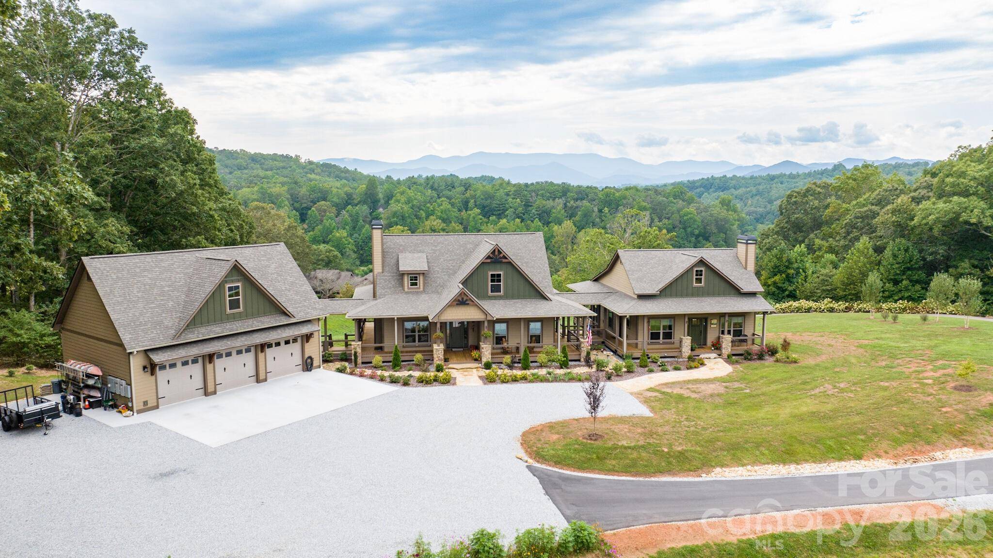 1052 Porter Creek DR, Franklin, NC 28734
