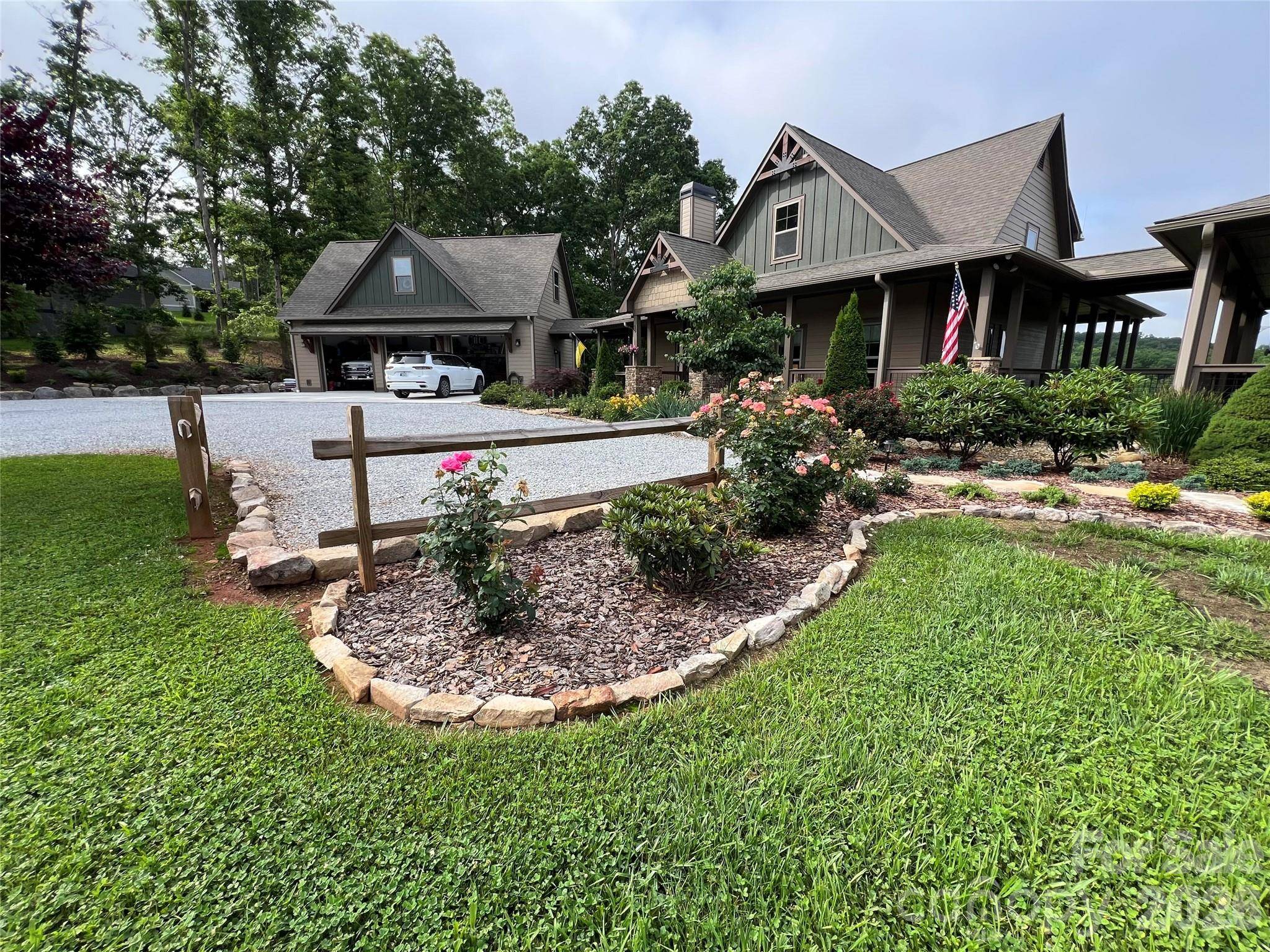 1052 Porter Creek DR, Franklin, NC 28734
