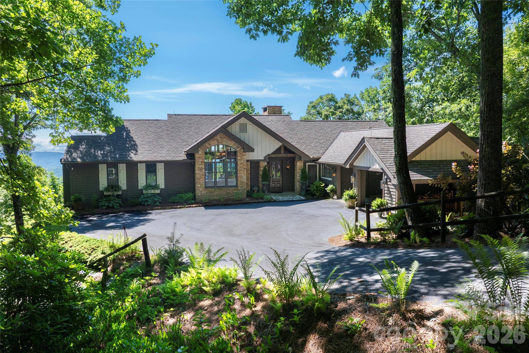 100 Meadow Ridge DR, Lake Toxaway, NC 28747