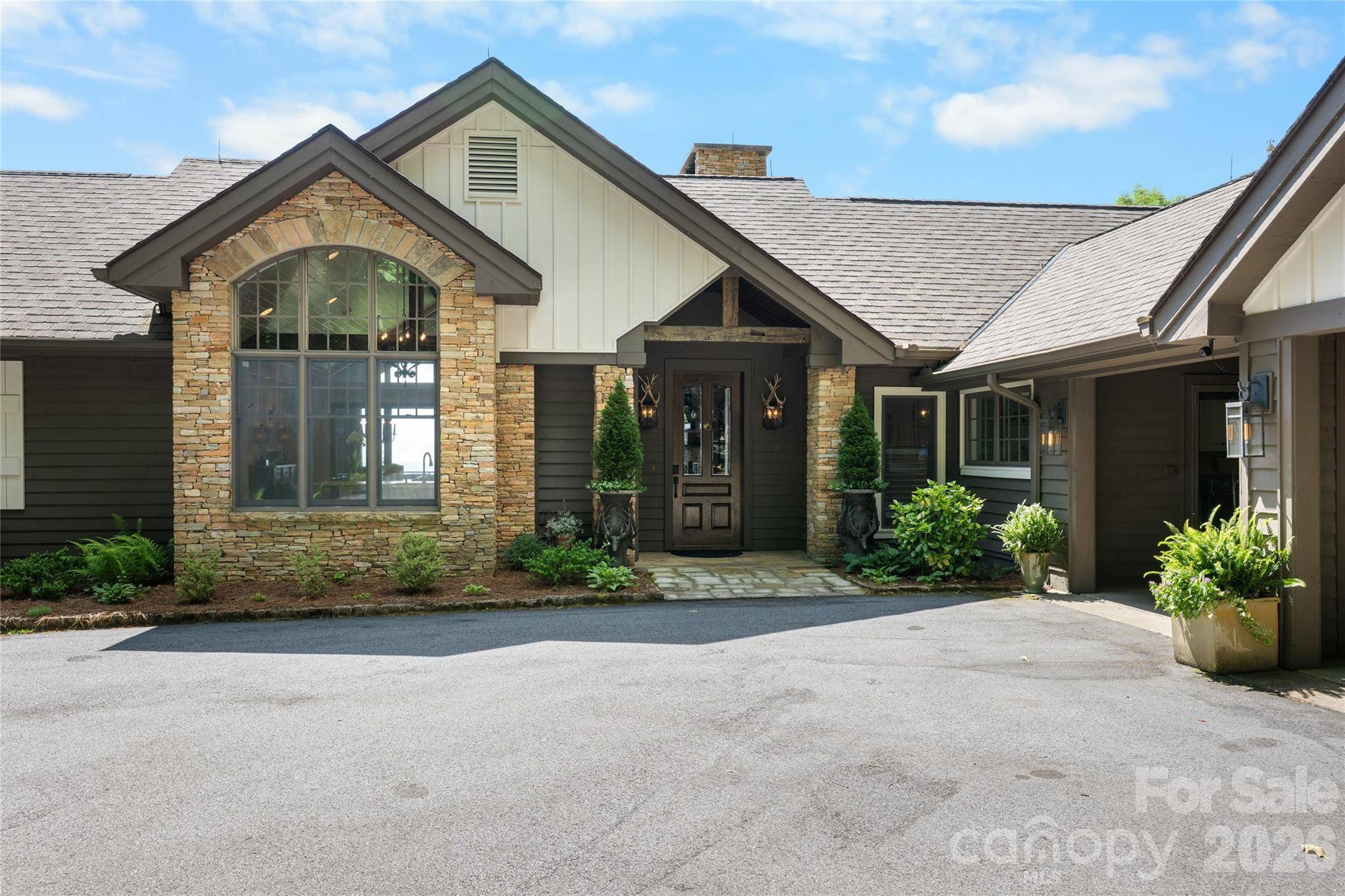 100 Meadow Ridge DR, Lake Toxaway, NC 28747