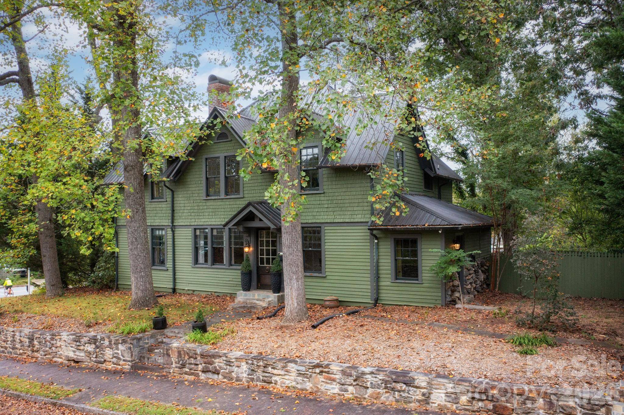 11 Cullowhee ST, Asheville, NC 28801