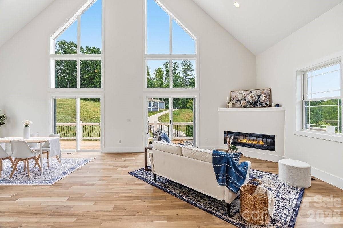 49 Grace CT, Mars Hill, NC 28754