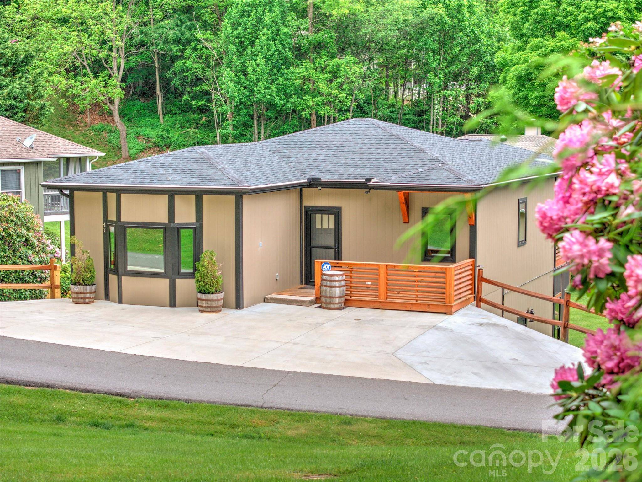 47 Winghaven HTS, Waynesville, NC 28786