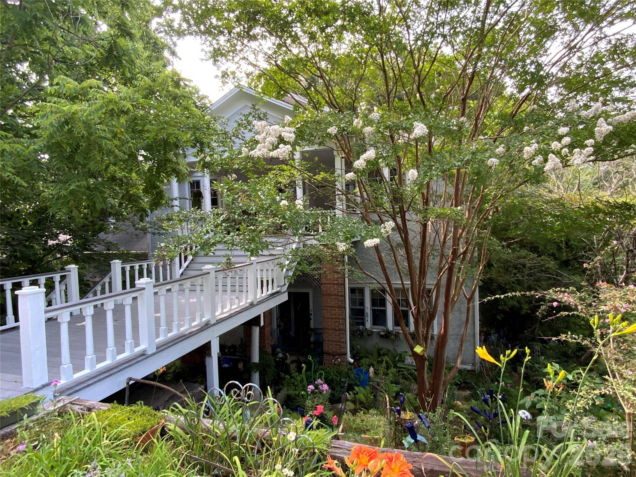 58 Seminary ST, Saluda, NC 28773