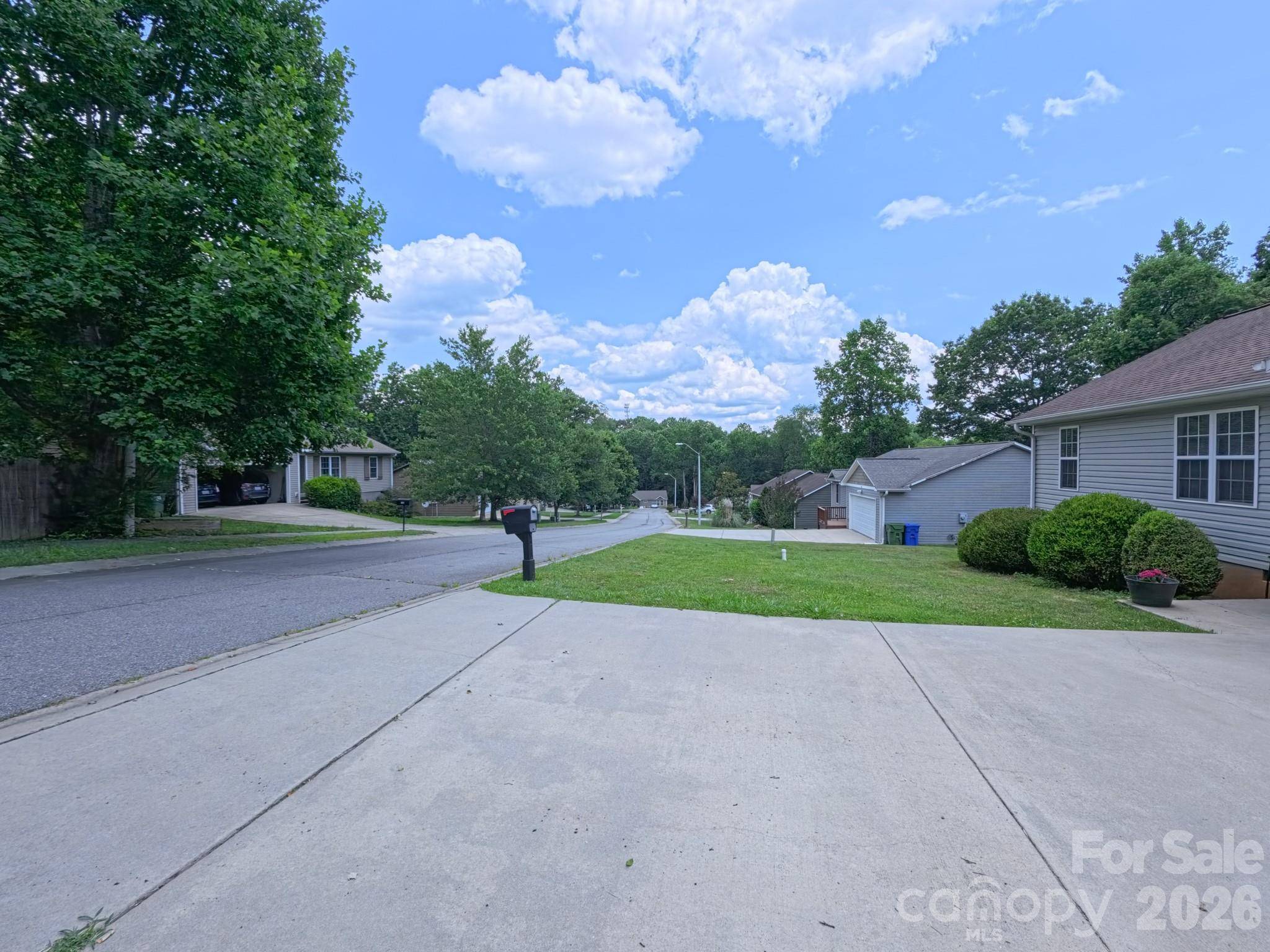 101 Tail Feather LN, Candler, NC 28715