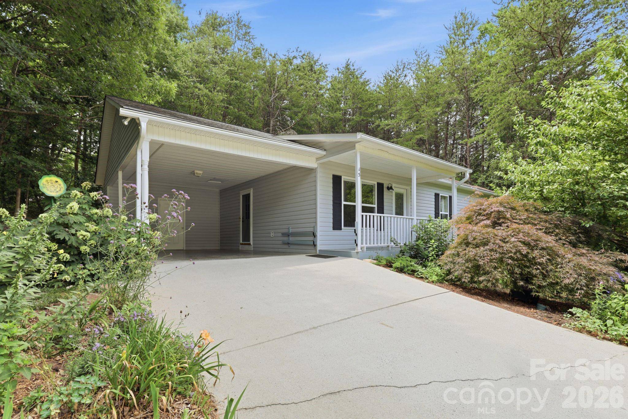 15 Valley ST, Granite Falls, NC 28630