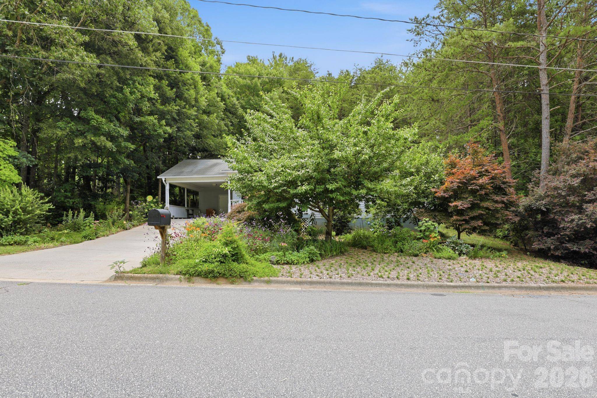 15 Valley ST, Granite Falls, NC 28630