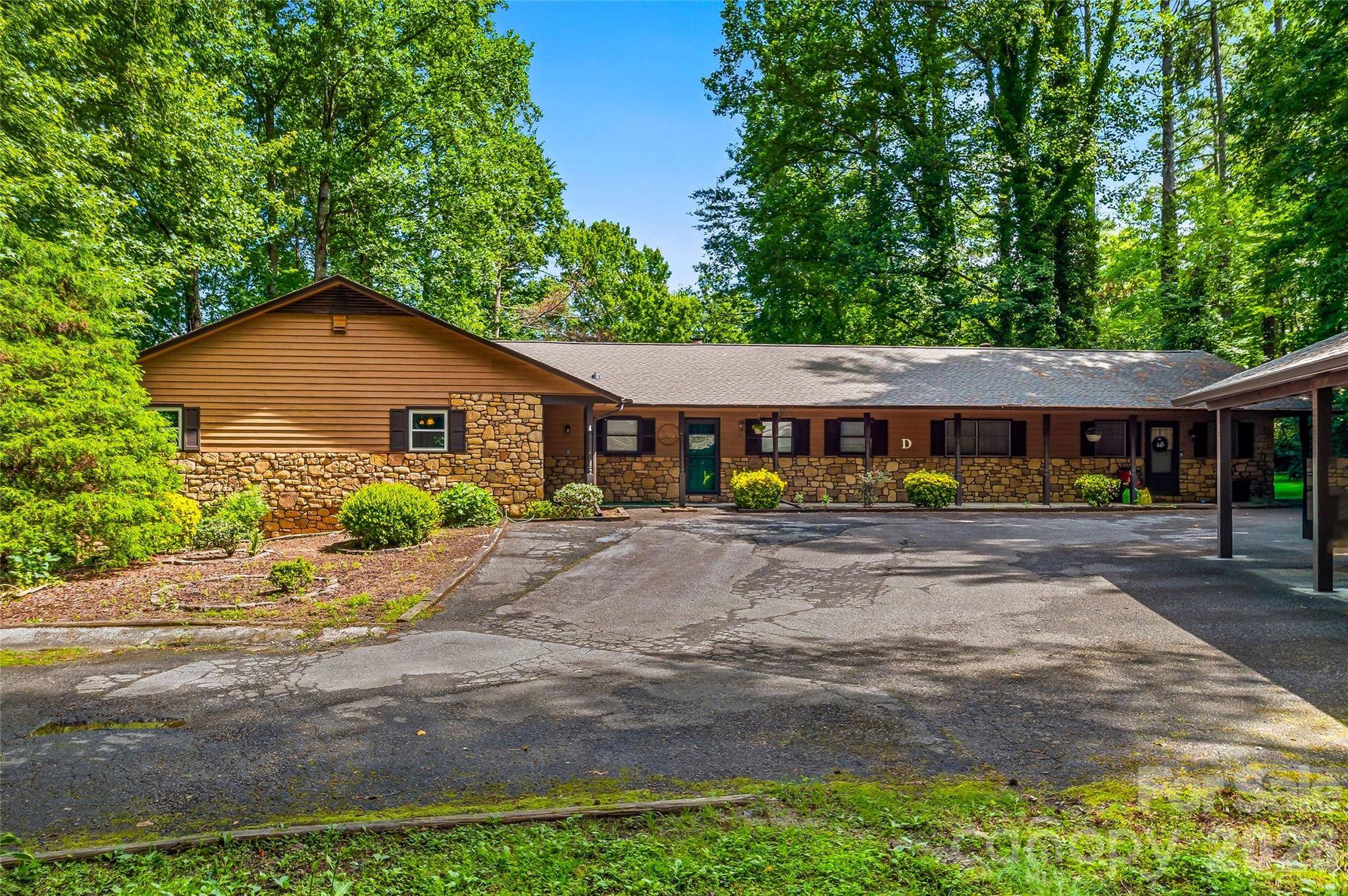 27 Unity CT, Etowah, NC 28729