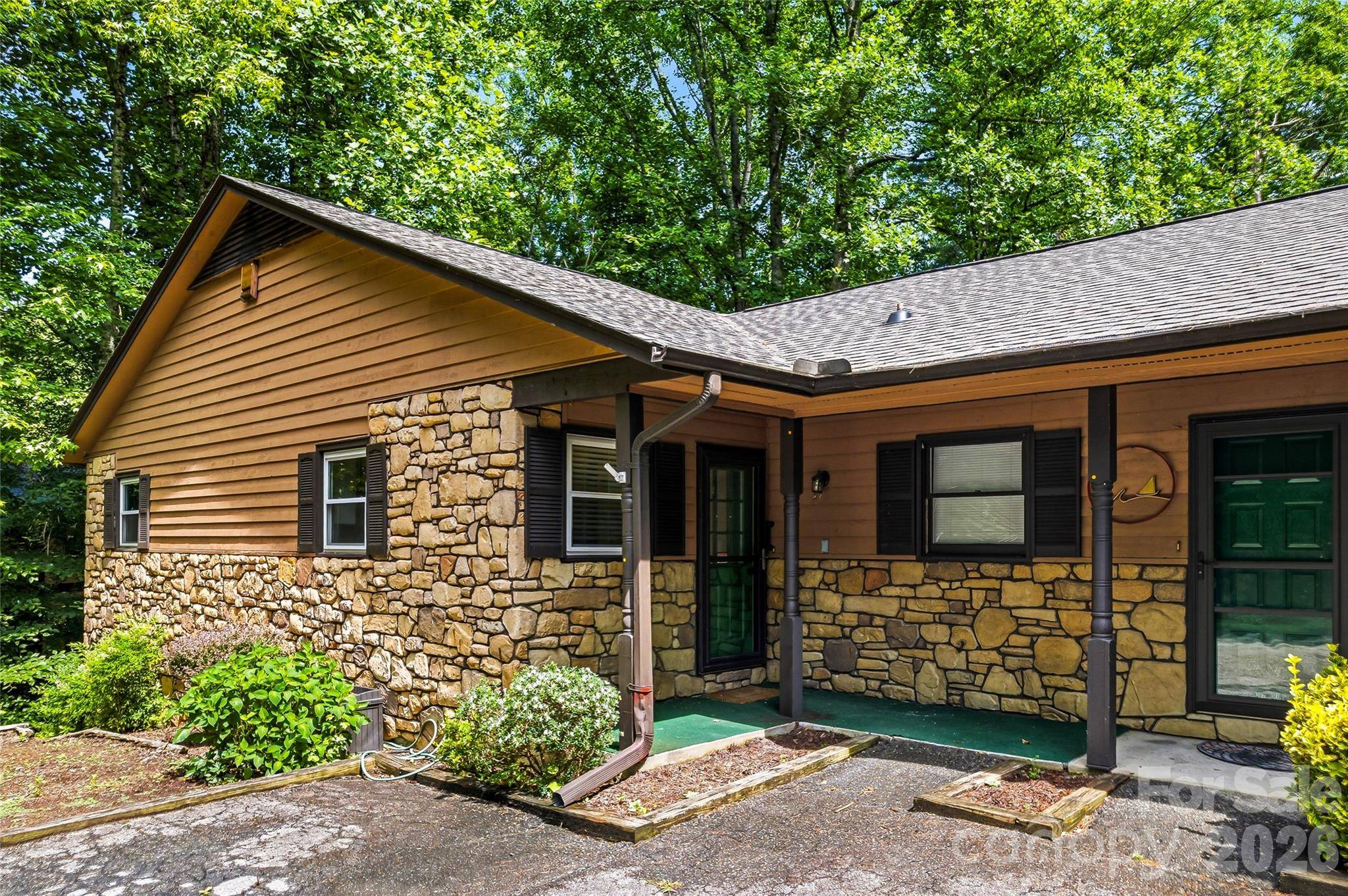 27 Unity CT, Etowah, NC 28729