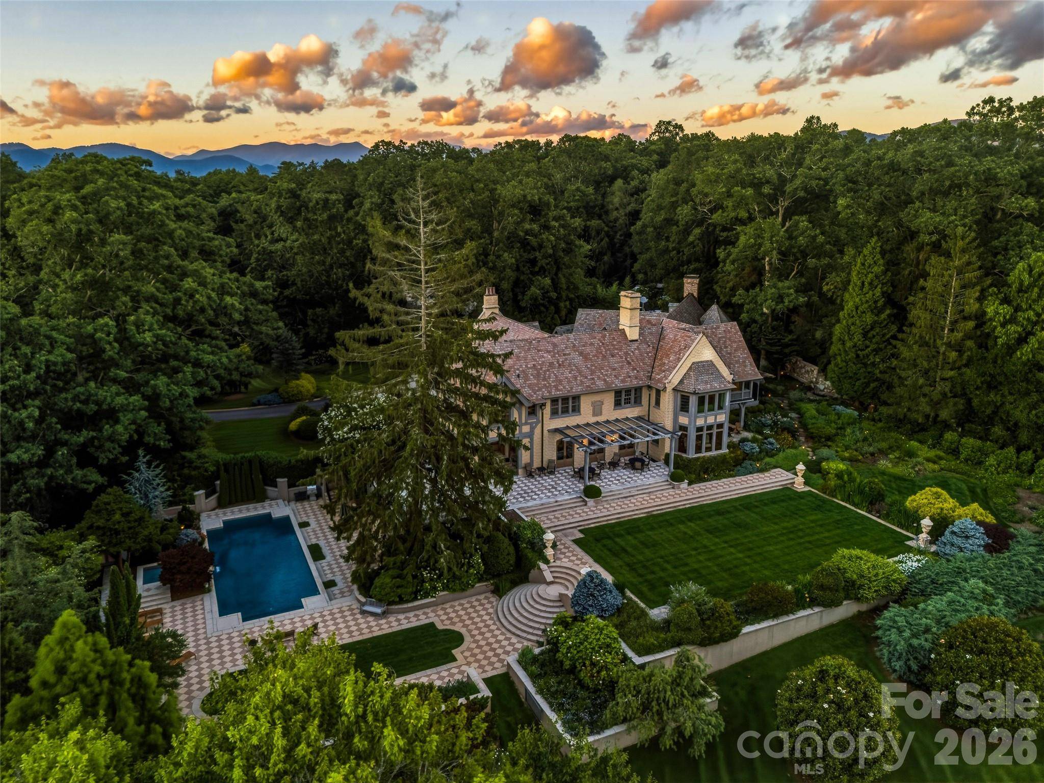 7 Stuyvesant RD, Biltmore Forest, NC 28803