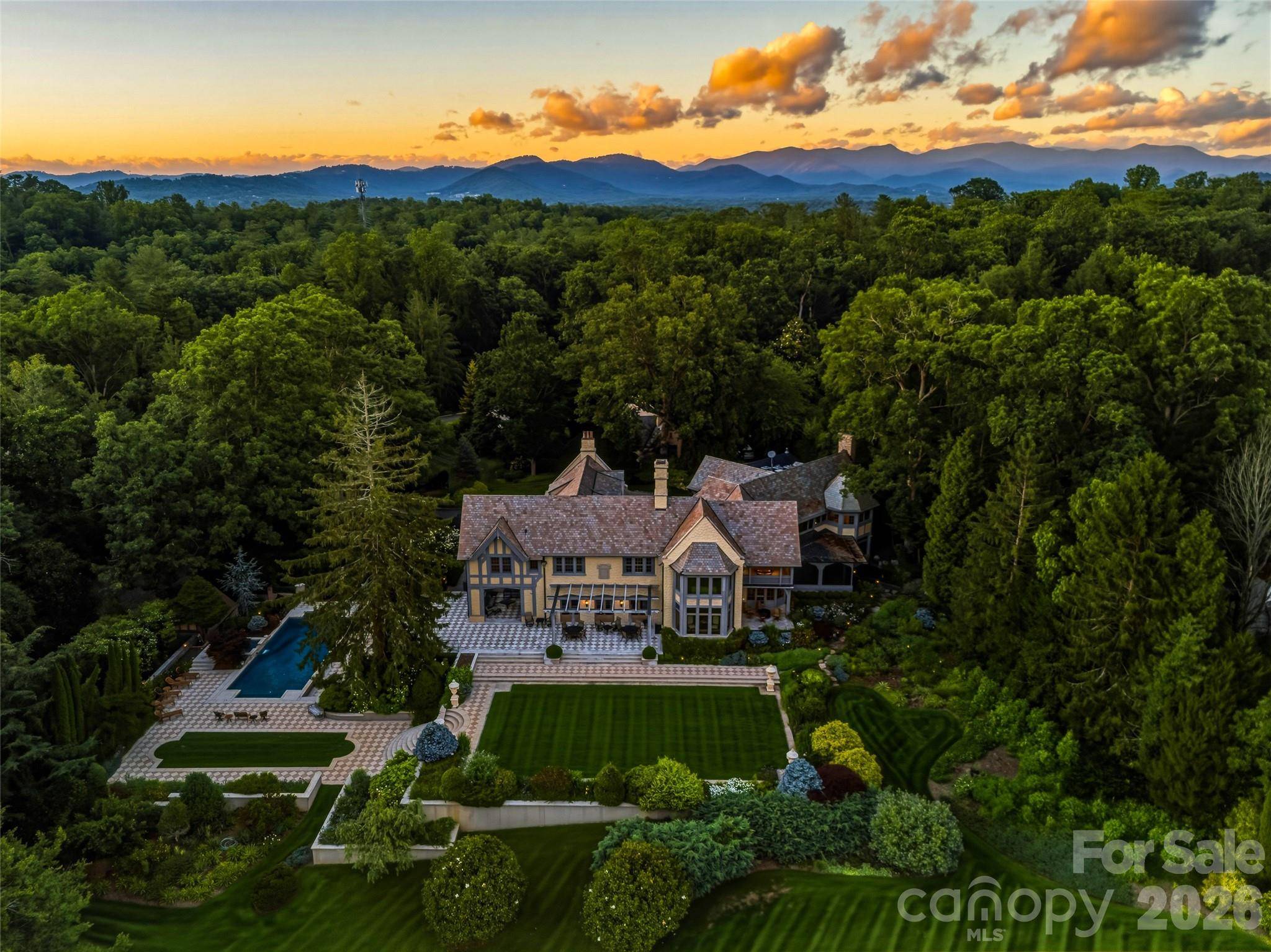 7 Stuyvesant RD, Biltmore Forest, NC 28803