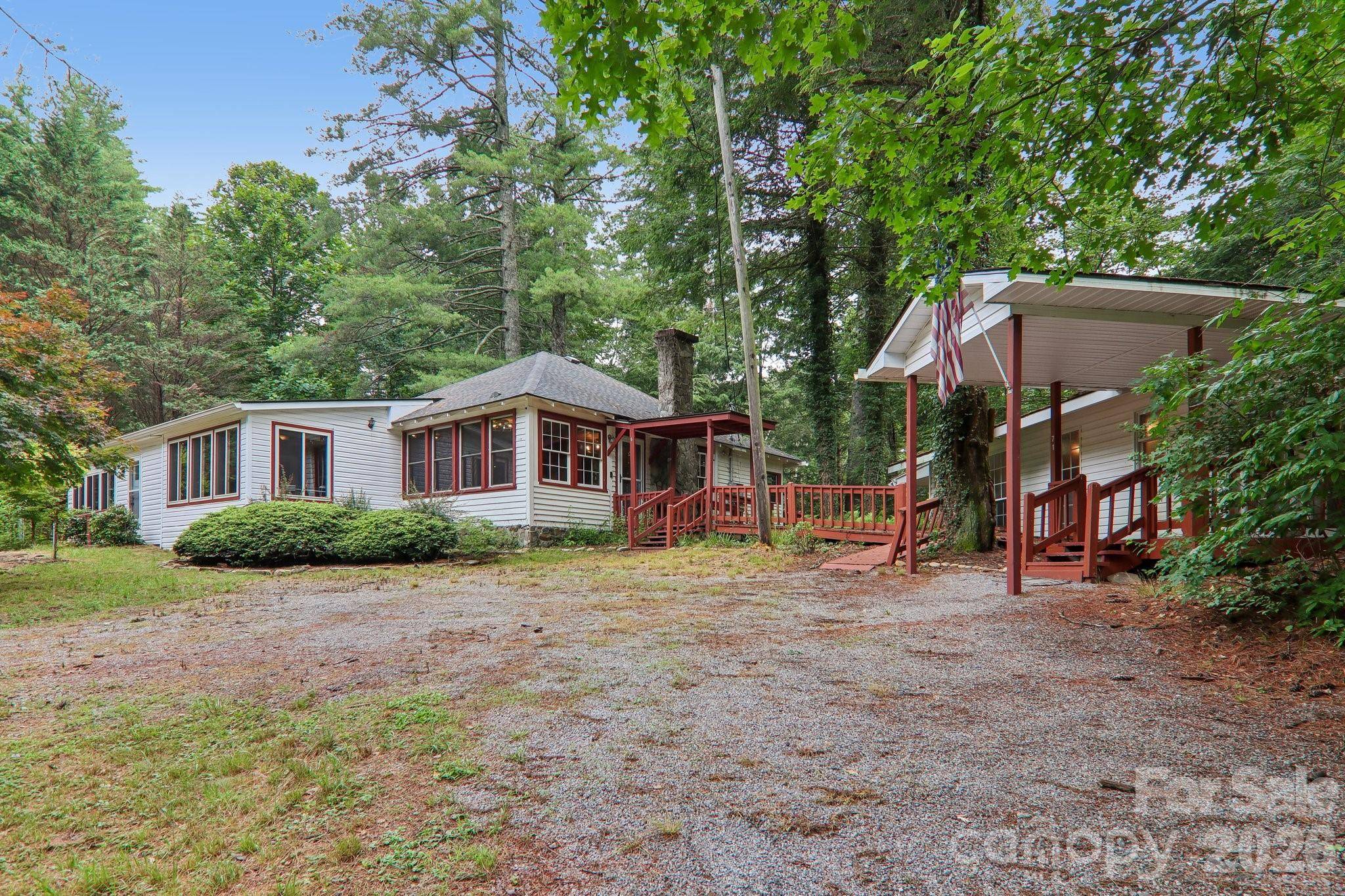 61 Bo Diddly LN, Cedar Mountain, NC 28718