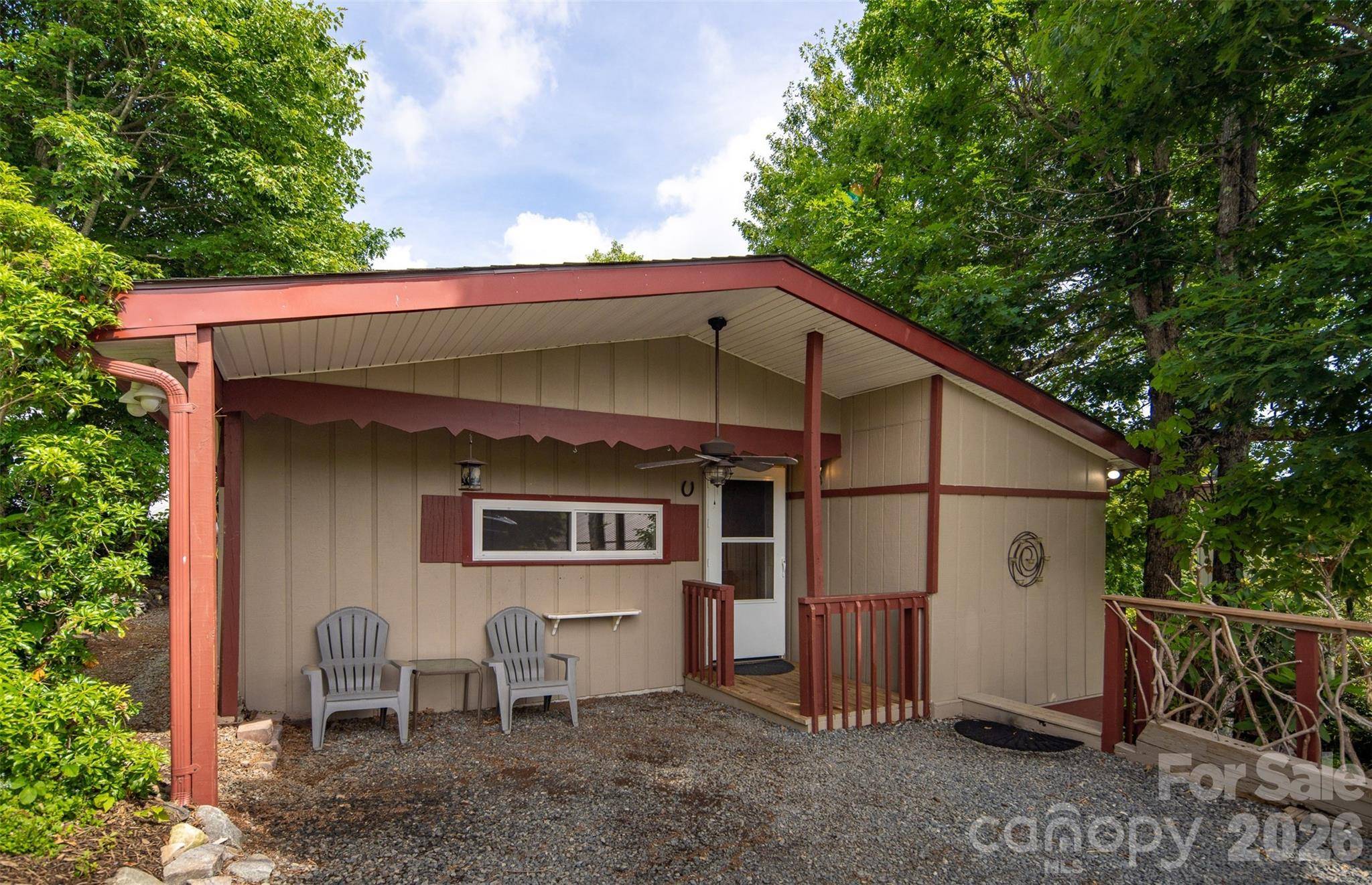 335 Snowshoe LOOP, Newland, NC 28657