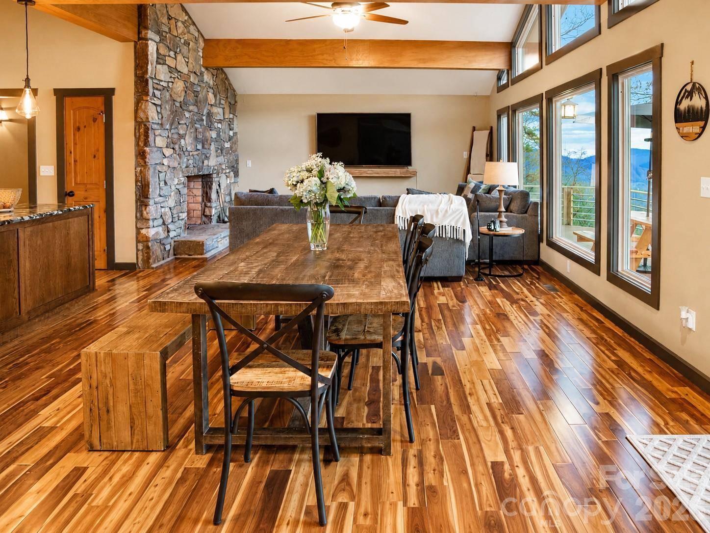 425 Flat Top Mountain RD, Fairview, NC 28730