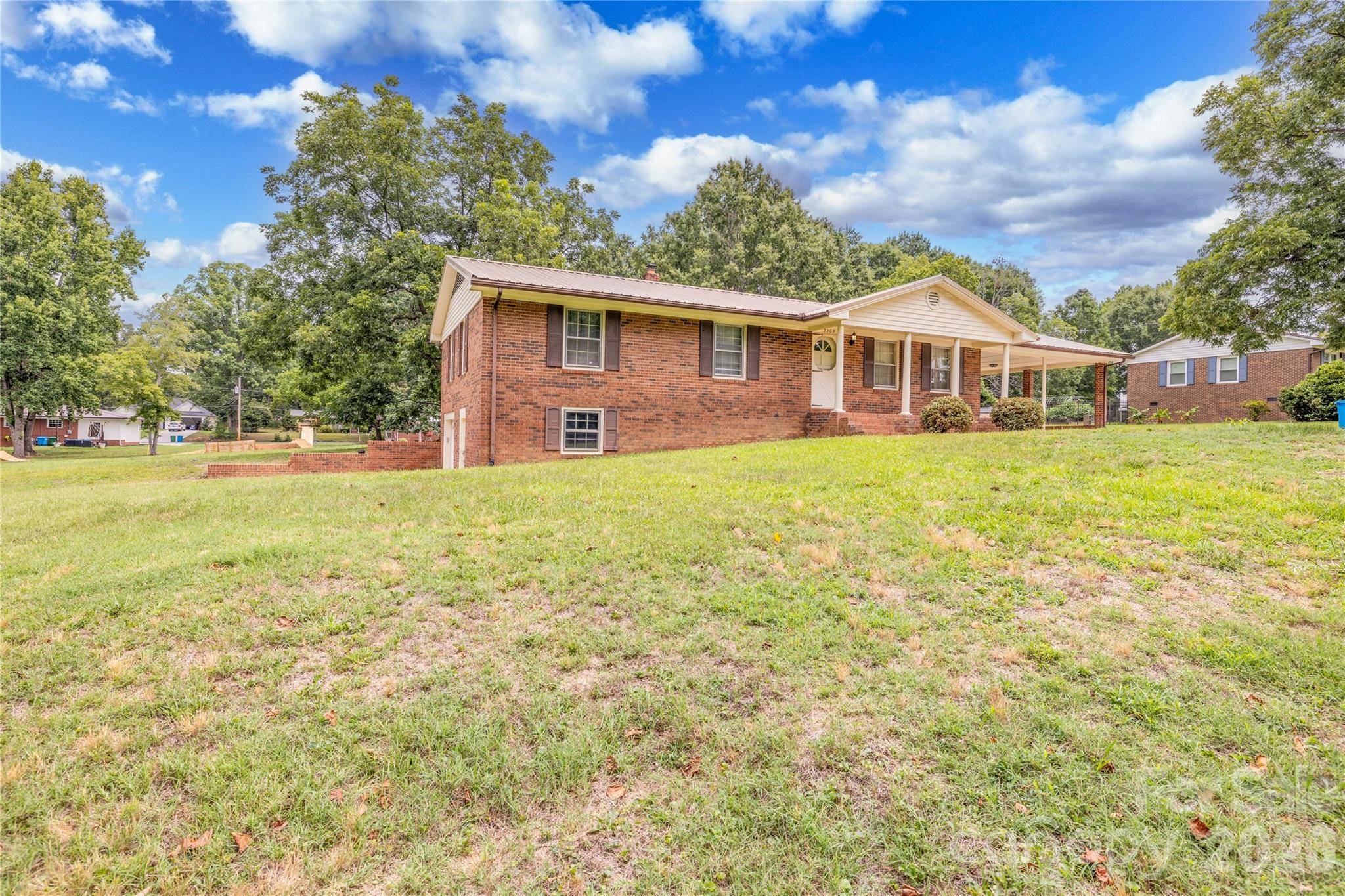 2209 Woodhurst LN, Albemarle, NC 28001