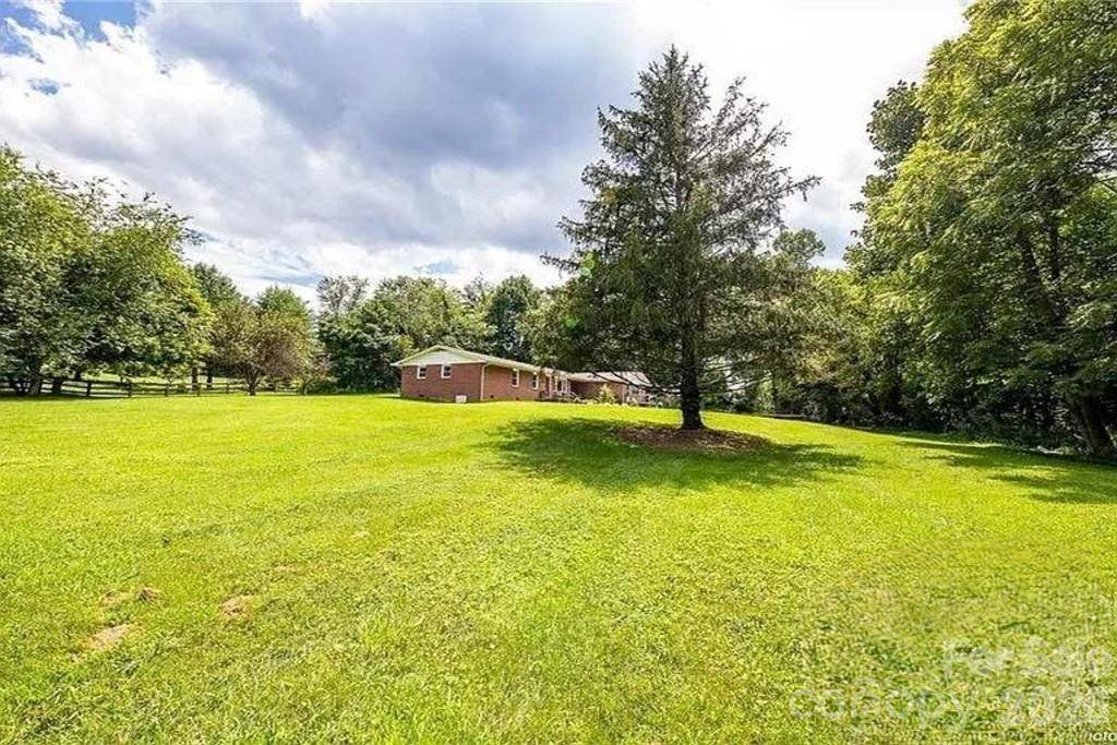 96 Rolling Hills RD, Mills River, NC 28759