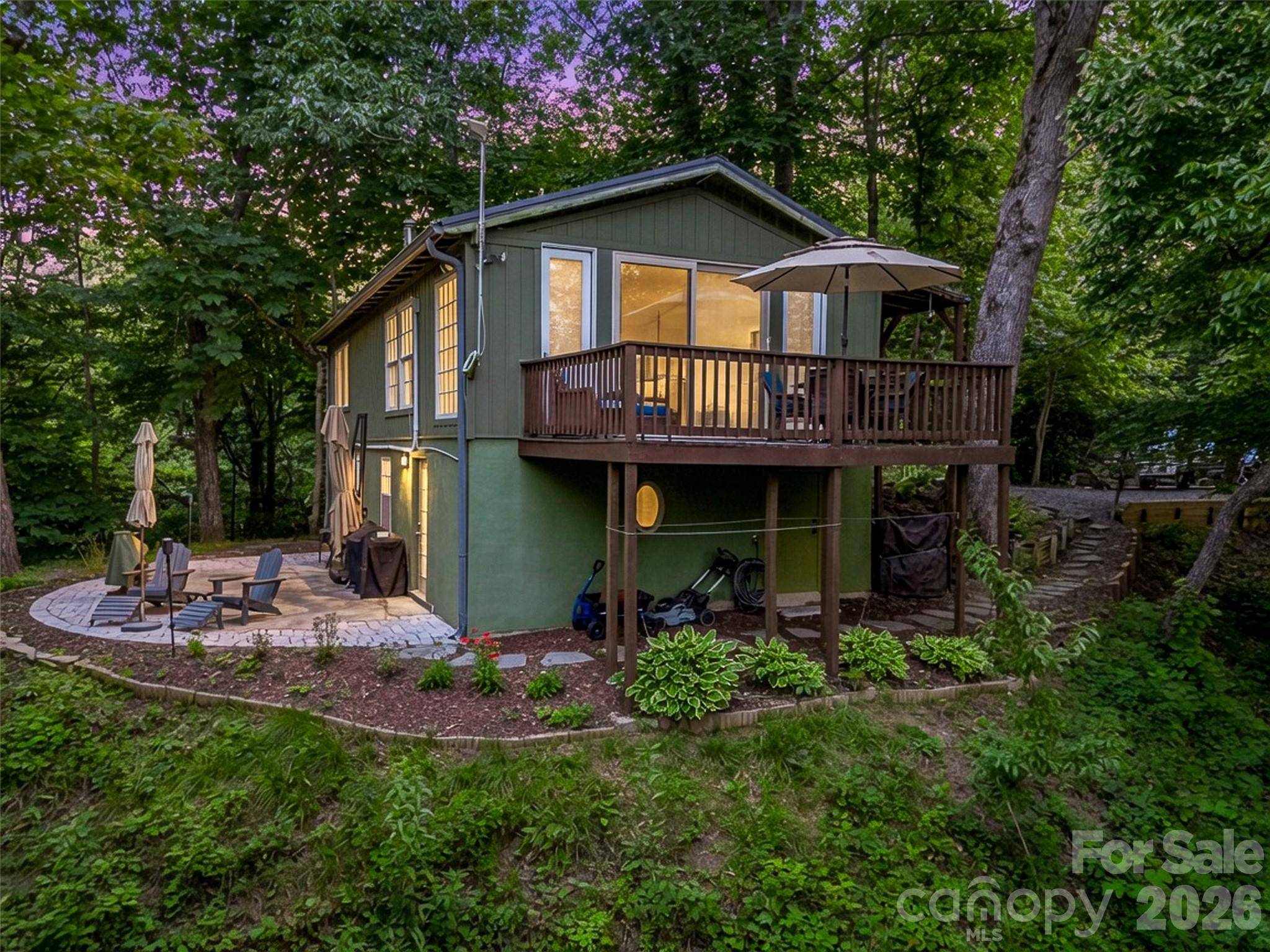 20 Kimberly RD, Black Mountain, NC 28711