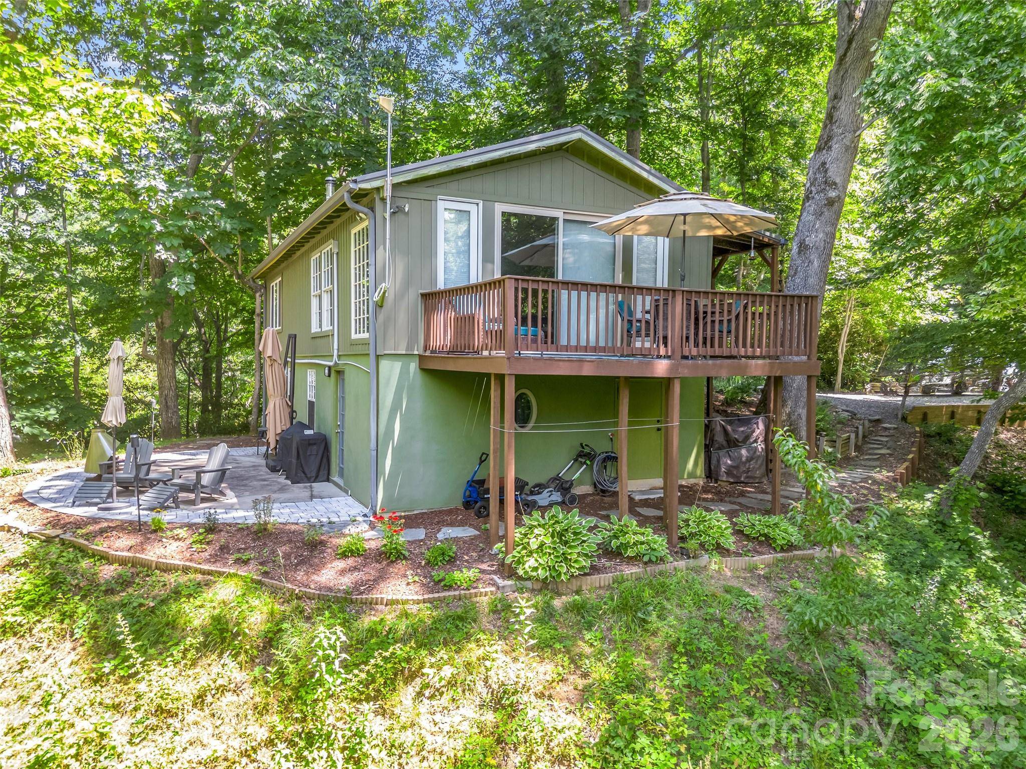 20 Kimberly RD, Black Mountain, NC 28711