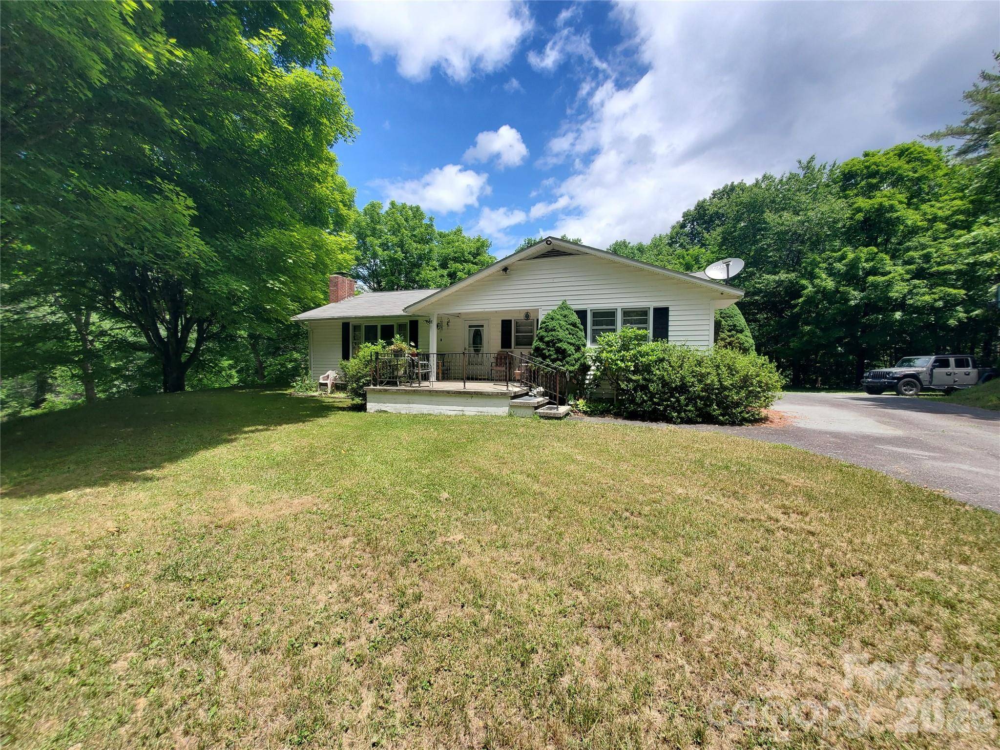 886 Hanging Rock RD, Spruce Pine, NC 28777