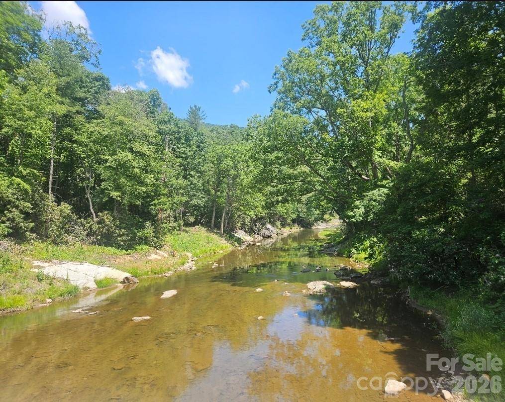 886 Hanging Rock RD, Spruce Pine, NC 28777