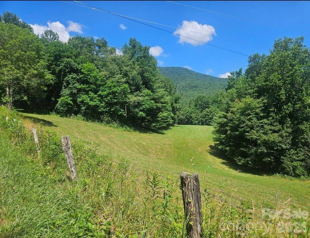886 Hanging Rock RD, Spruce Pine, NC 28777