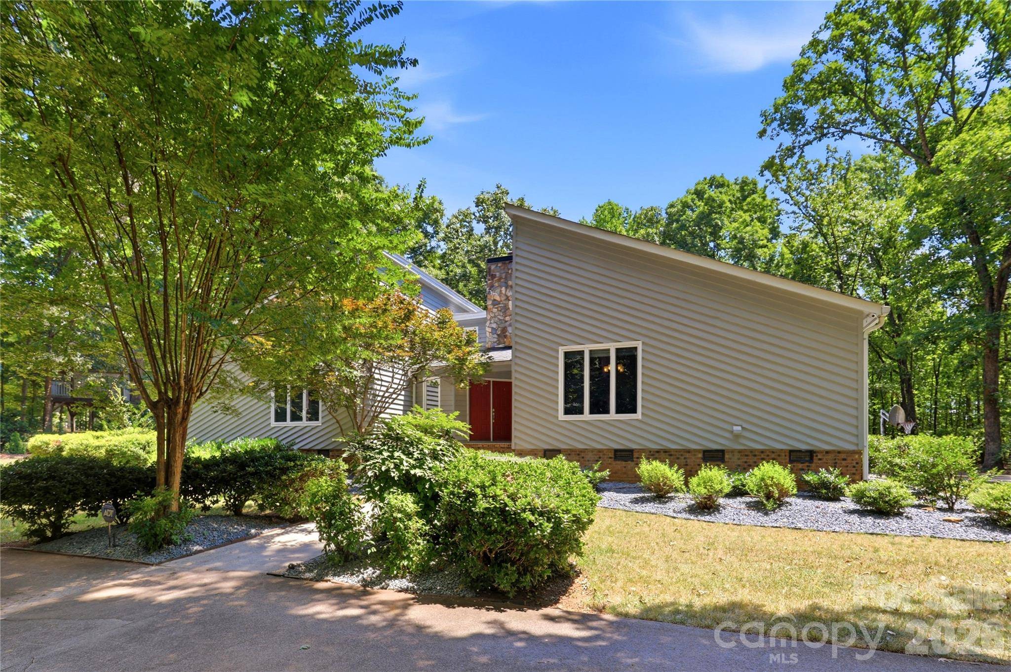 229 Cari LN, Matthews, NC 28104