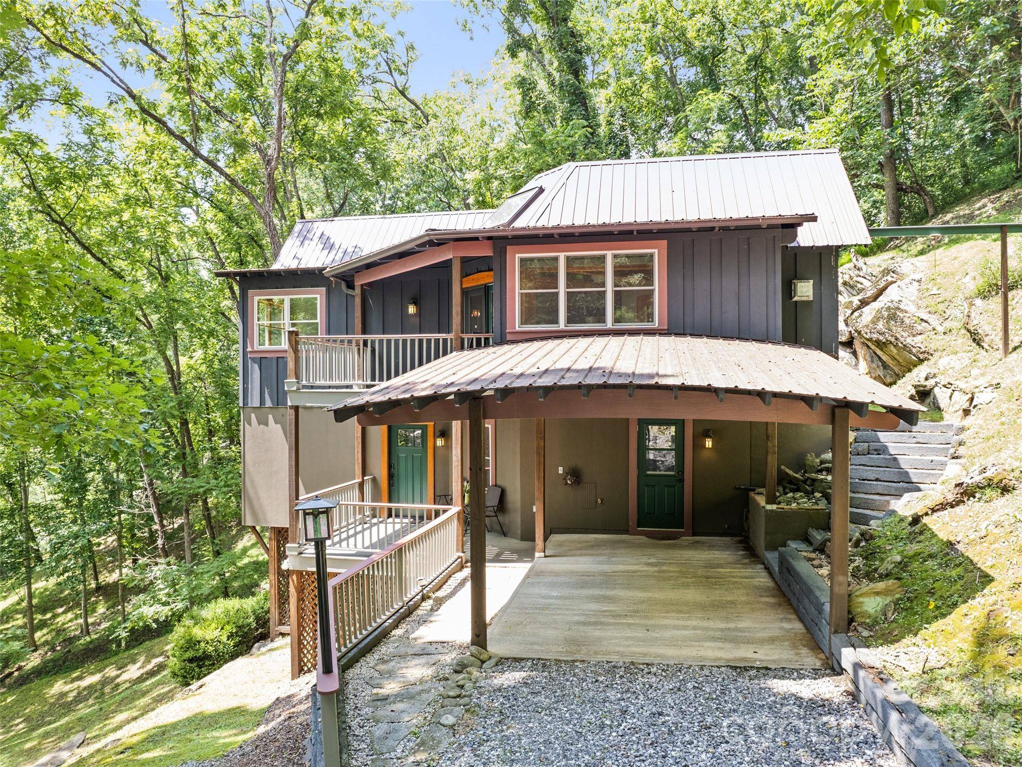 145 Hiaway TRL, Clyde, NC 28721