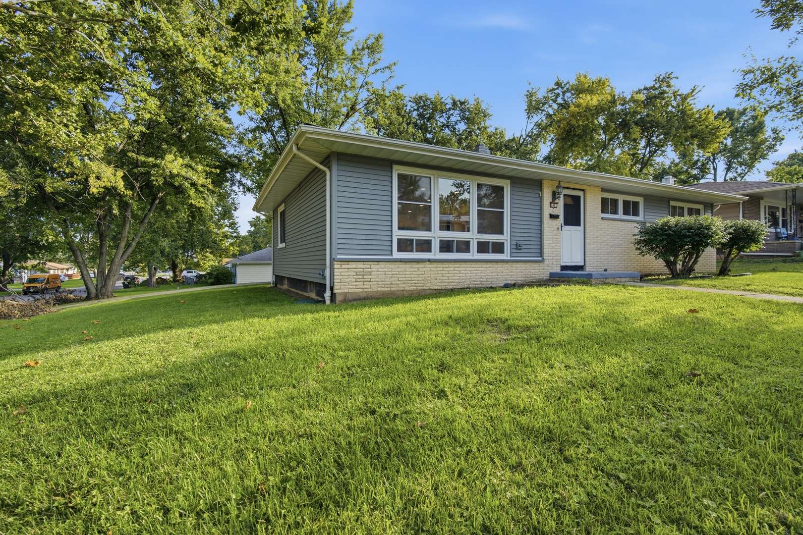 1401 Searle DR, Normal, IL 61761