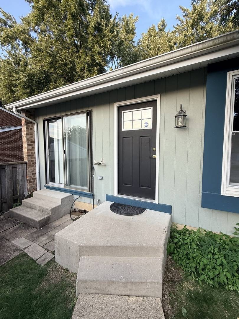 333 Colony Green DR, Bloomingdale, IL 60108
