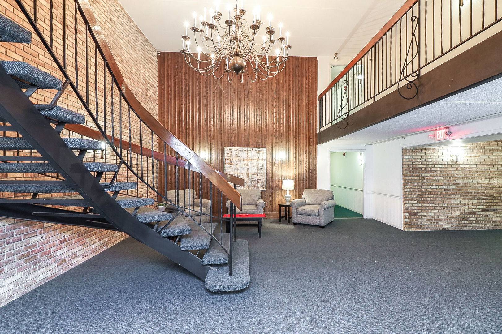 475 N Cass AVE #202, Westmont, IL 60559