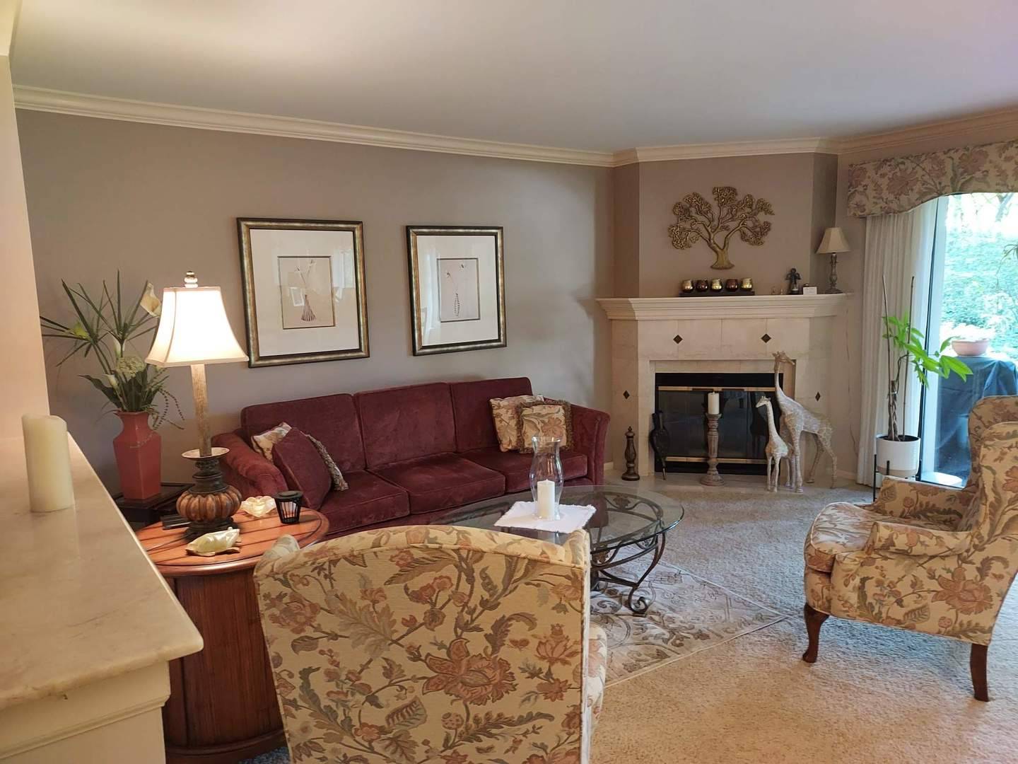 347-D Hickory LN #C-445, Lake Barrington, IL 60010