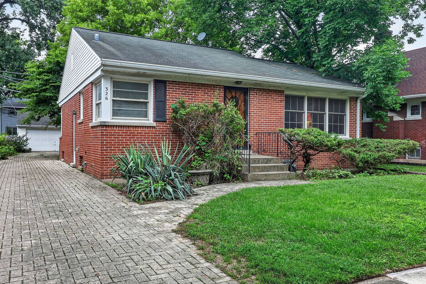 326 N Kensington AVE, La Grange Park, IL 60526