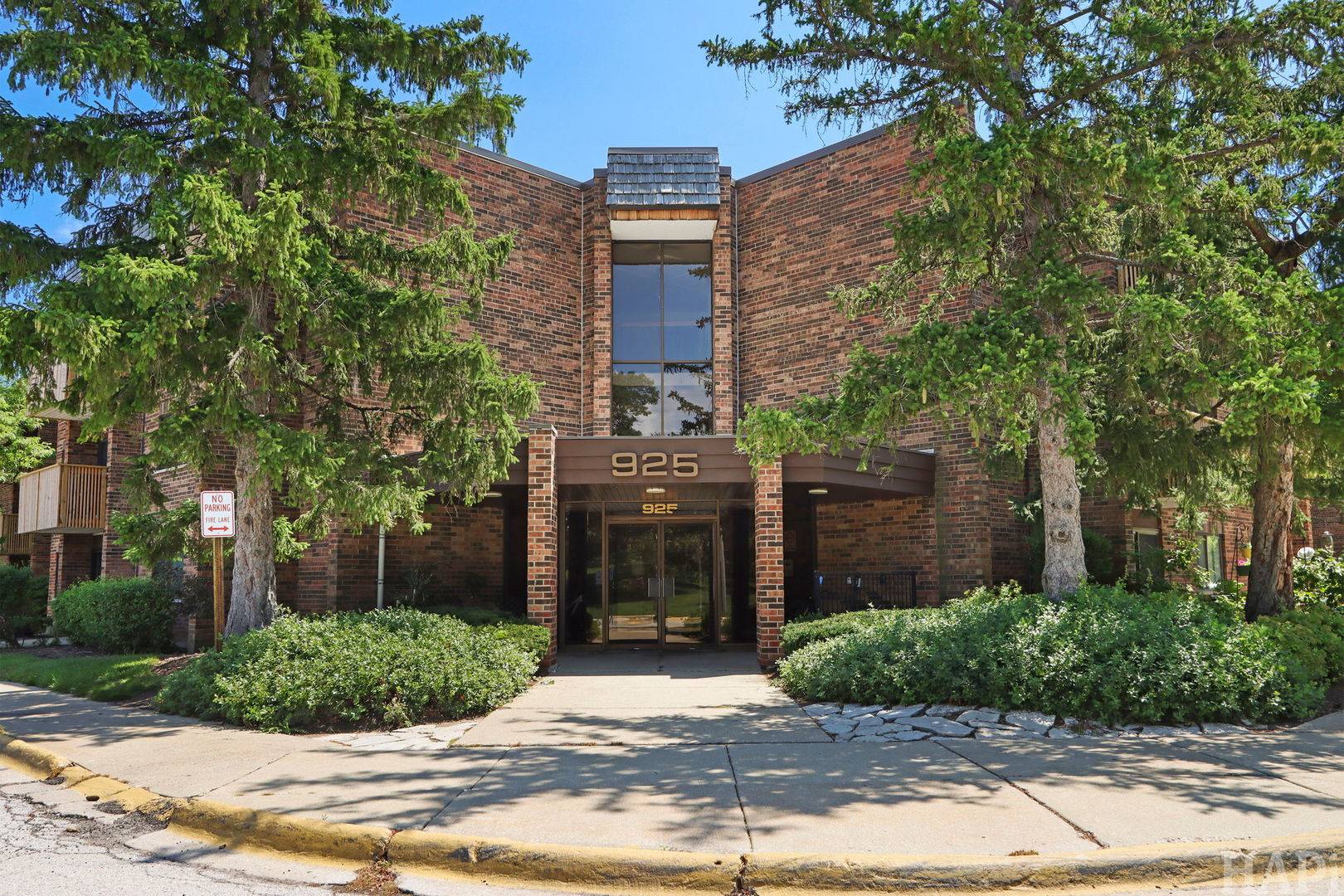 925 SPRINGHILL DR #202, Northbrook, IL 60062