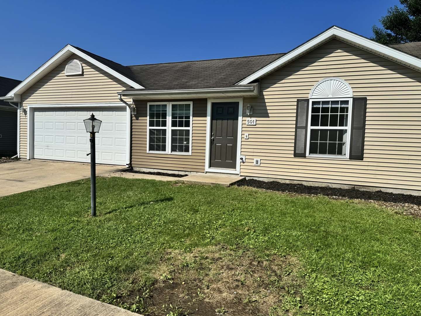 501 S Sunny LN, Urbana, IL 61802