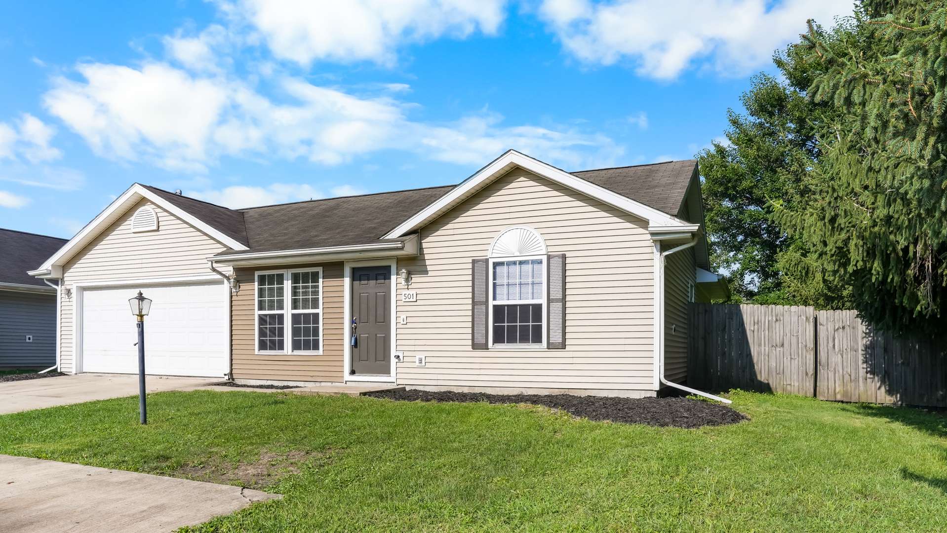 501 S Sunny LN, Urbana, IL 61802