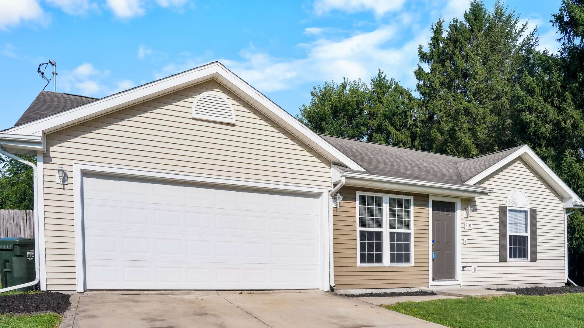 501 S Sunny LN, Urbana, IL 61802