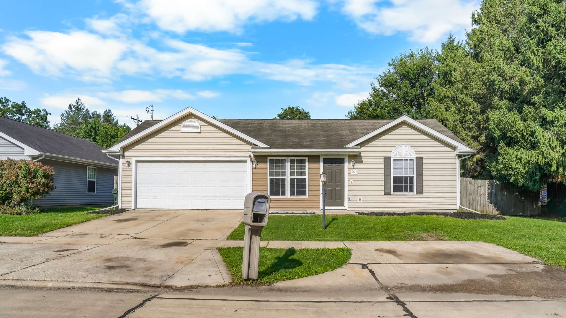501 S Sunny LN, Urbana, IL 61802