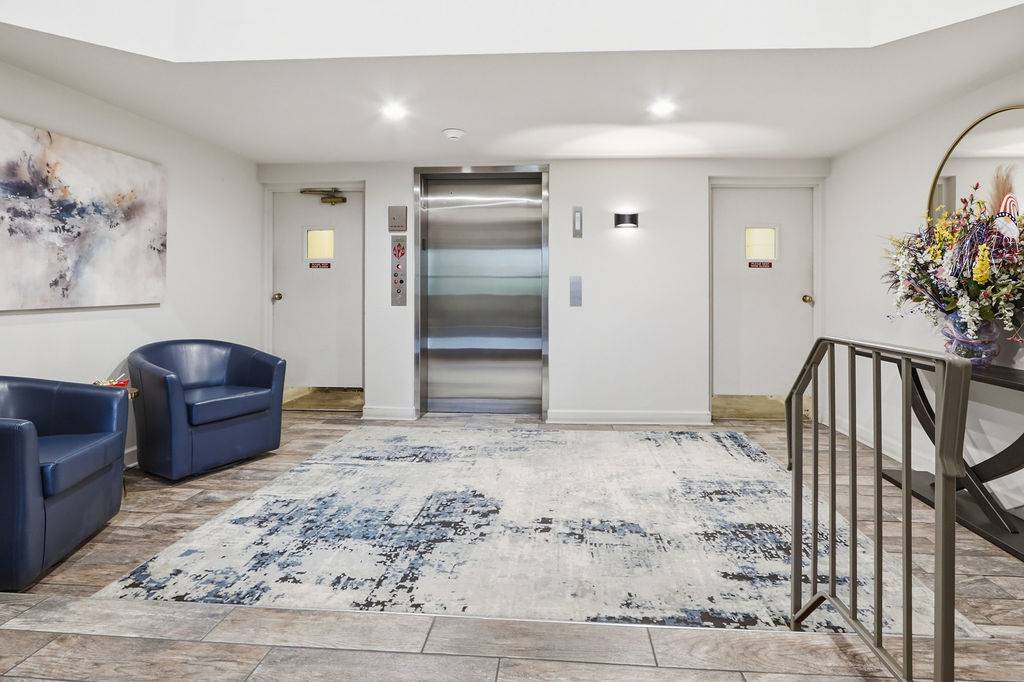 75 Boardwalk PL #103, Park Ridge, IL 60068