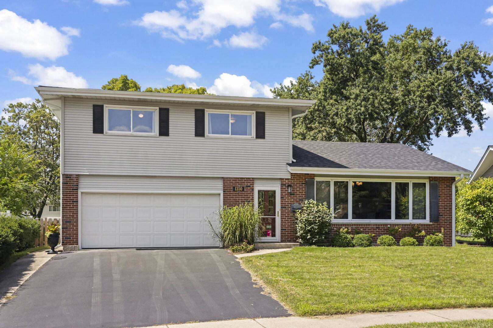 1350 S Rebecca RD, Lombard, IL 60148