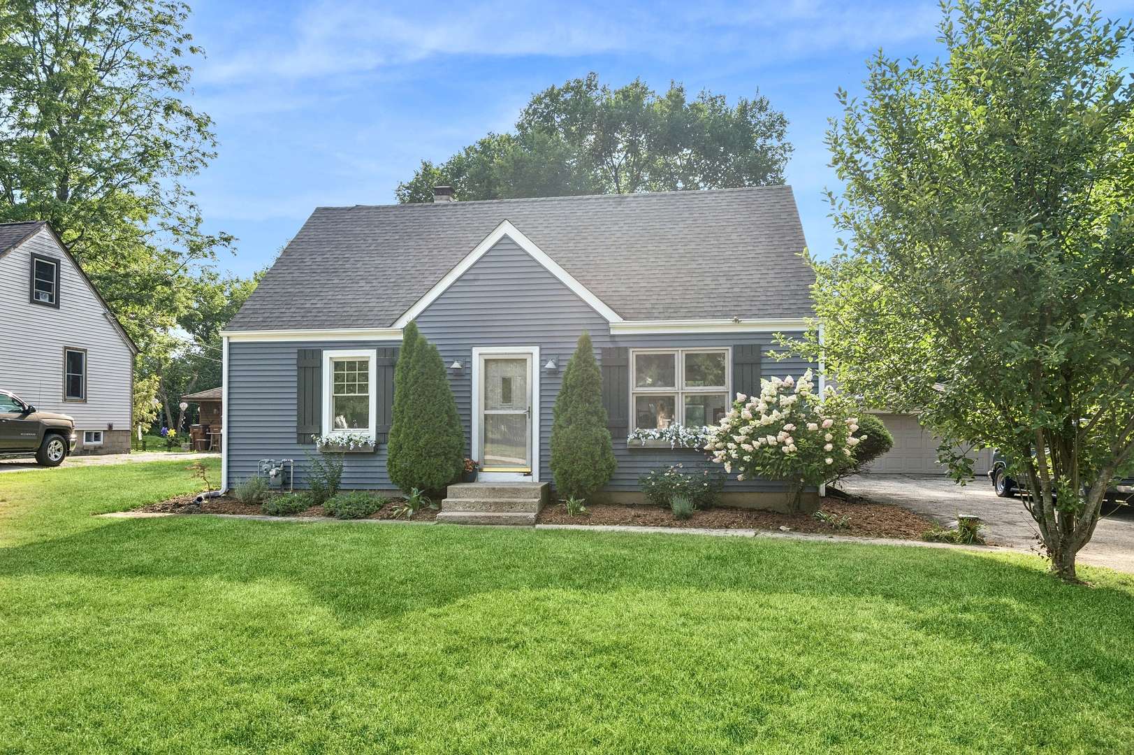 1N016 Woods AVE, Wheaton, IL 60187