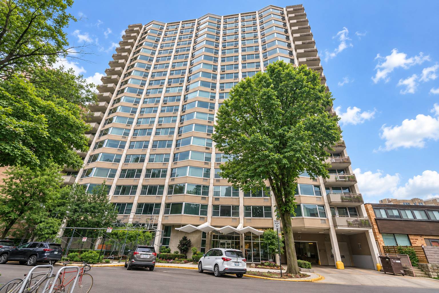 555 W Cornelia AVE #2012, Chicago, IL 60657