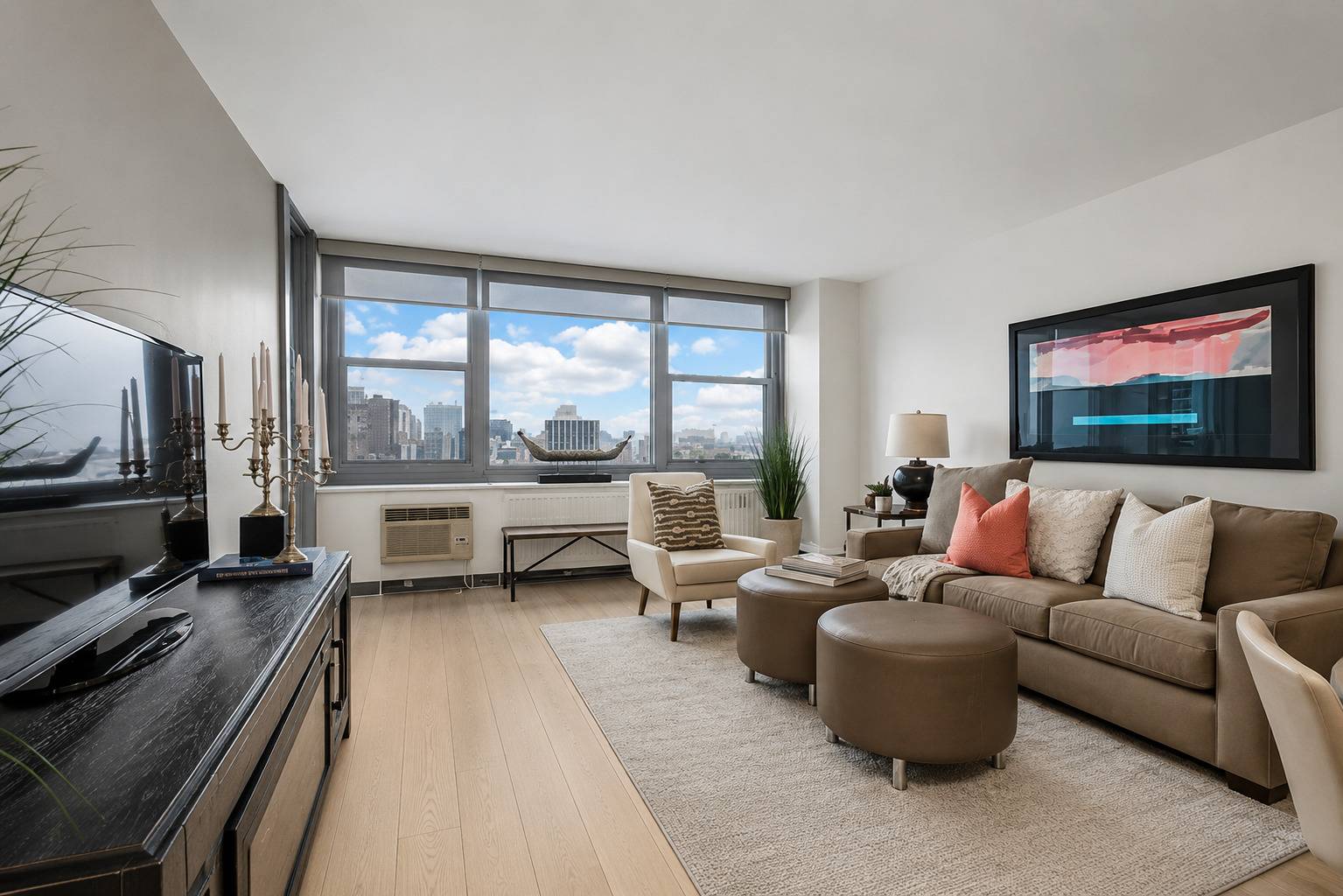 555 W Cornelia AVE #2012, Chicago, IL 60657
